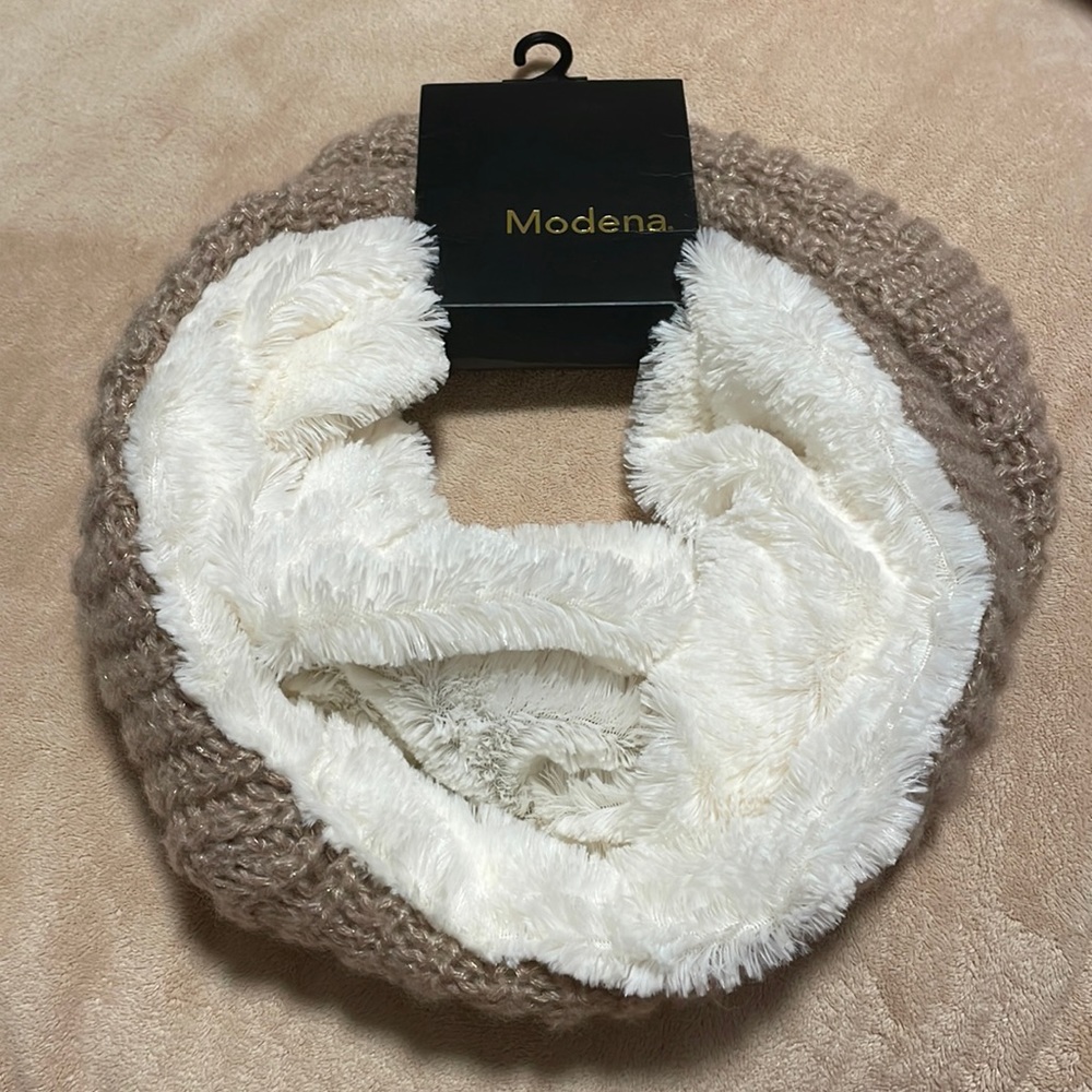 Modena - Infinity Scarf - Pink Knit, White Faux Fur